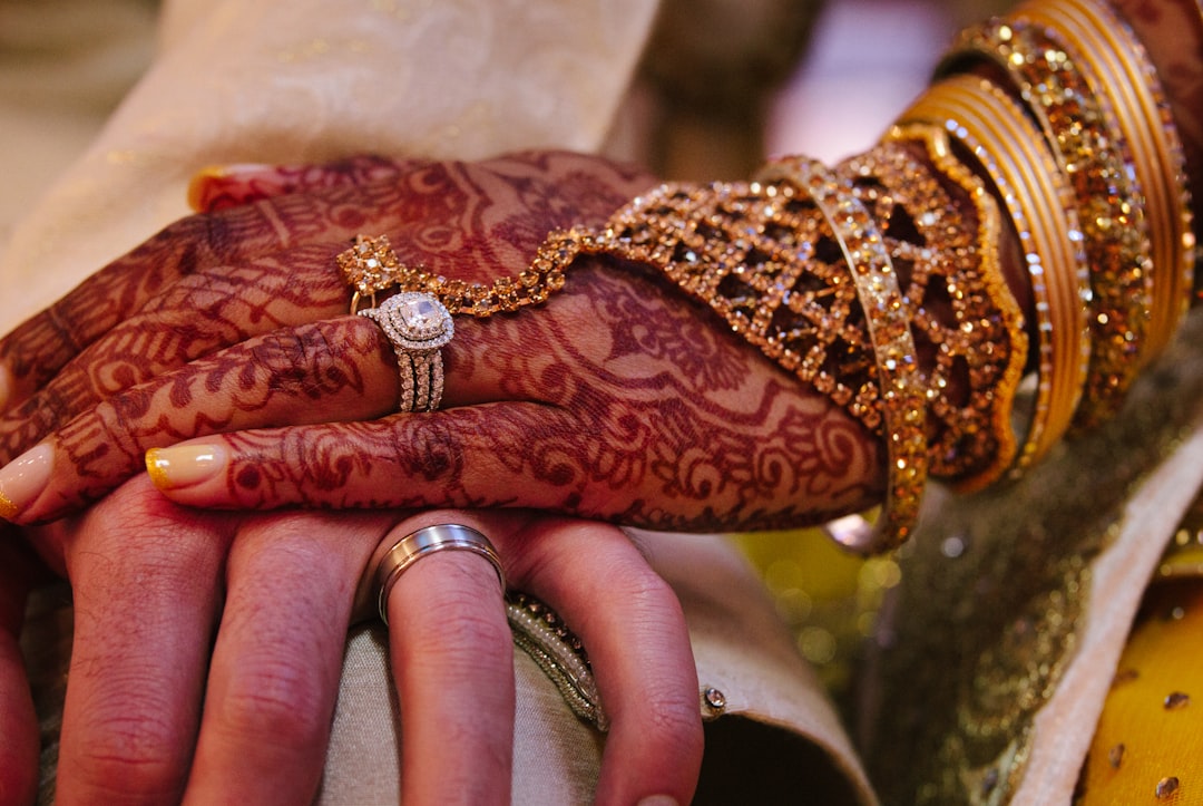 black-mendhi-tattoo-oj6loimcq5k